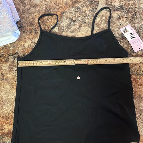 Lot of four t shirt material crop tops size medium - Picture 5 of 6